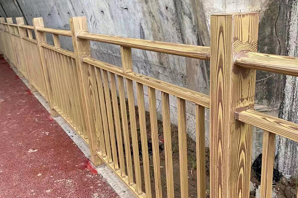 重慶長(zhǎng)壽區(qū)外婆橋河邊鋼構(gòu)護(hù)欄木紋漆施工項(xiàng)目